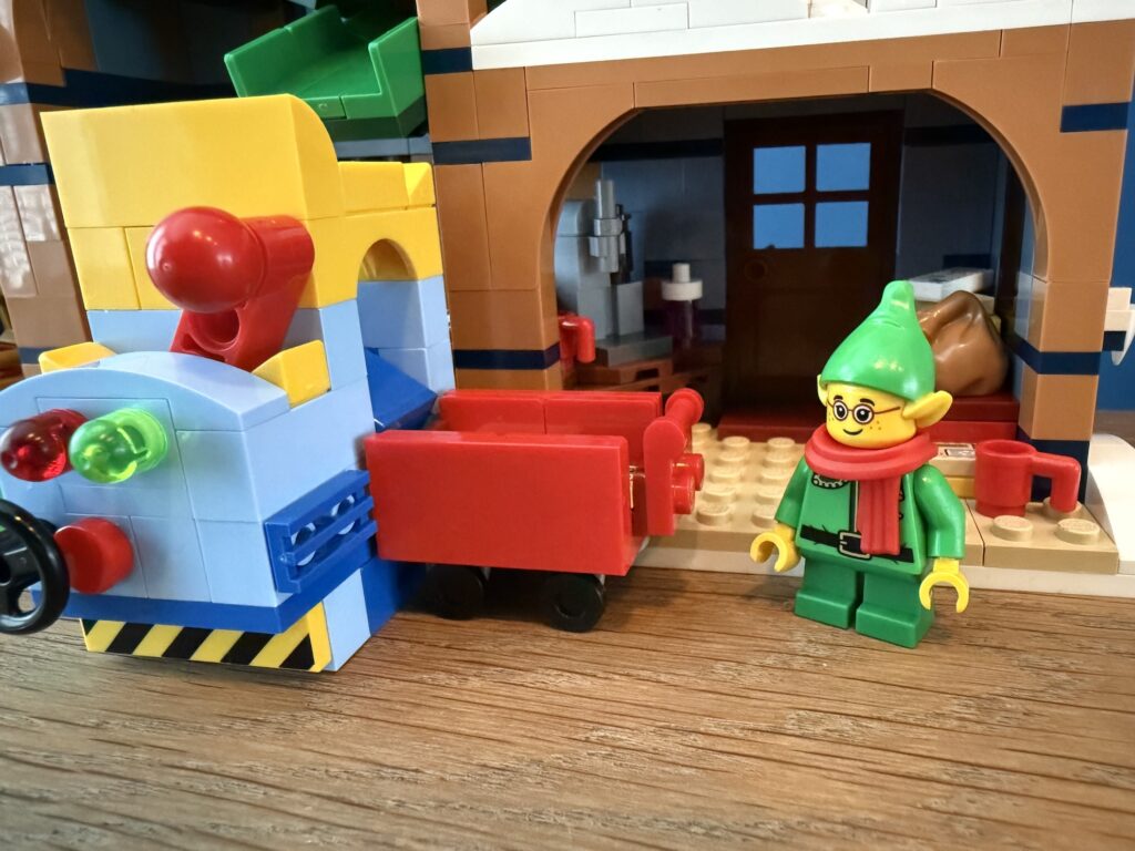 lego icons 10339 santa’s post office00024