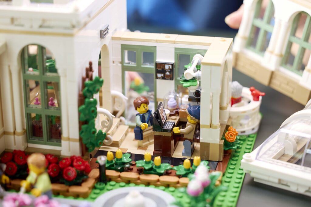 lego ideas 21353 botanical garden (6)
