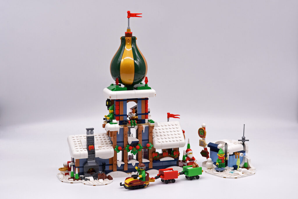 lego 10339 santa's winter palace (1)
