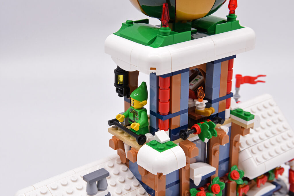 lego 10339 santa's winter palace (10)