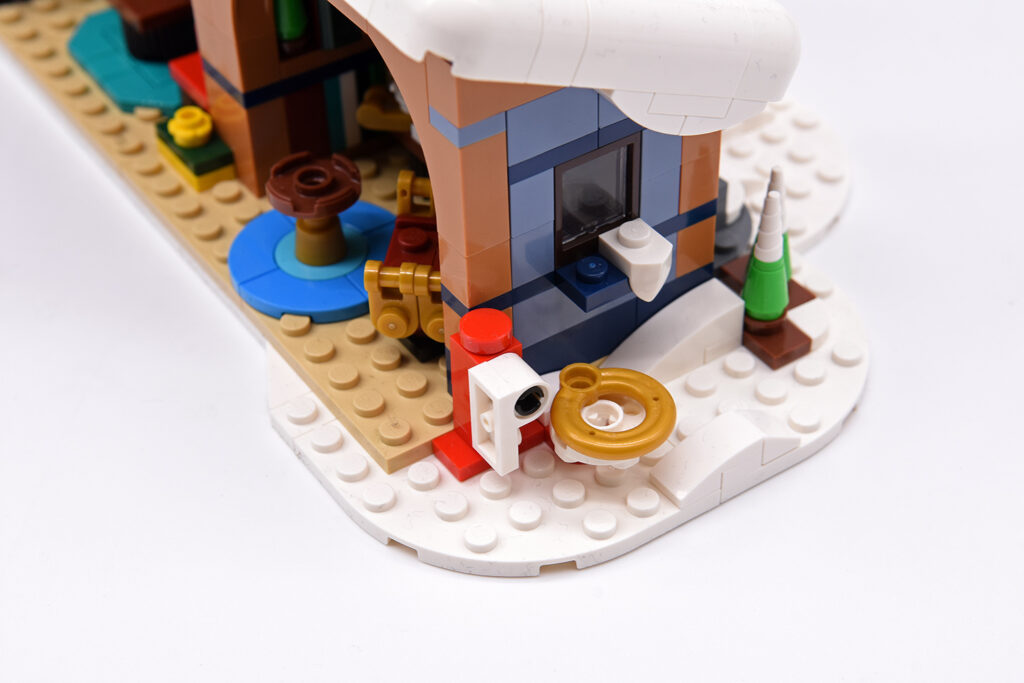 lego 10339 santa's winter palace (12)