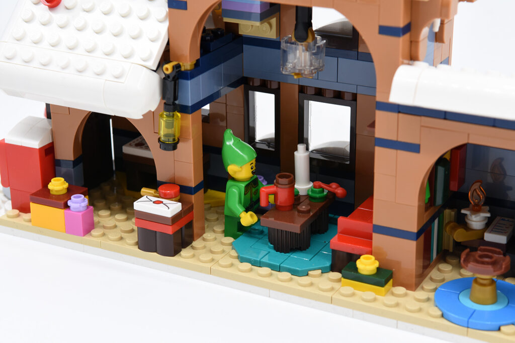 lego 10339 santa's winter palace (15)