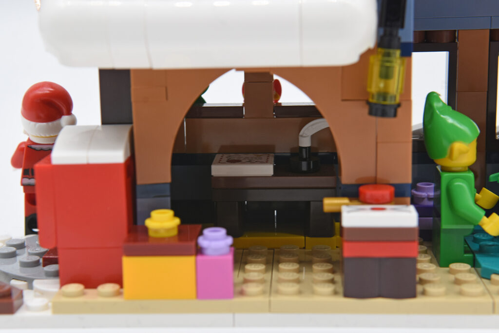 lego 10339 santa's winter palace (16)