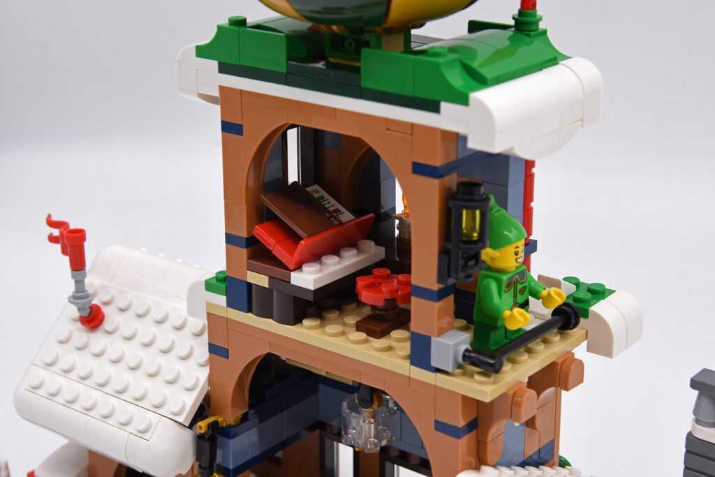 lego 10339 santa's winter palace (17)