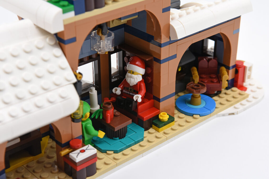 lego 10339 santa's winter palace (18)