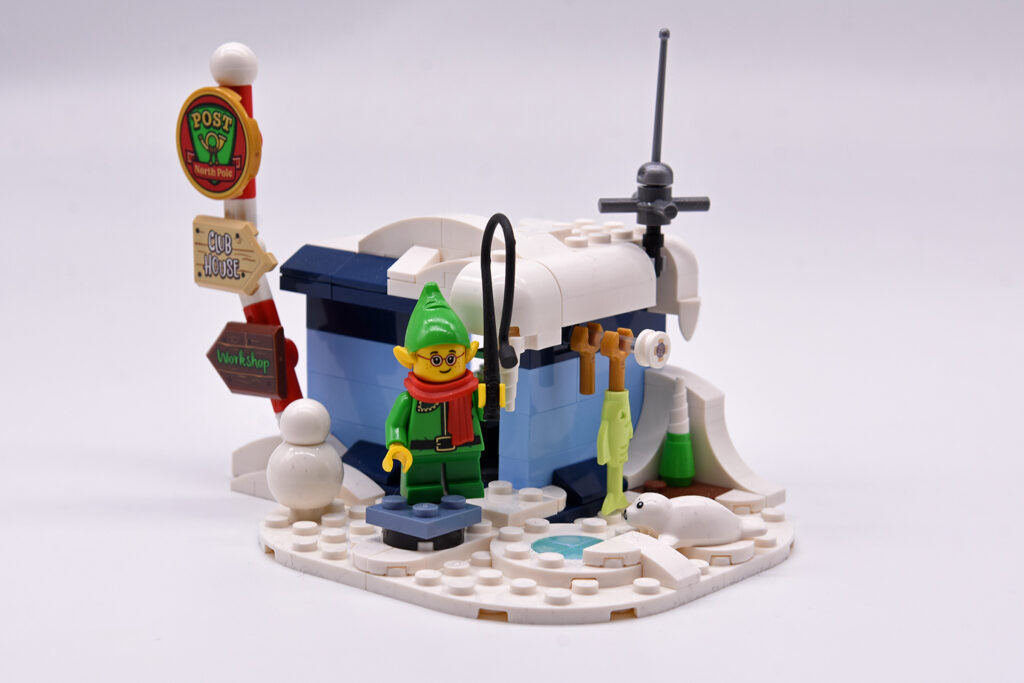 lego 10339 santa's winter palace (19)