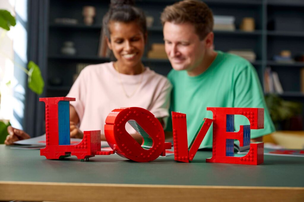 lego art 31214 love (8)