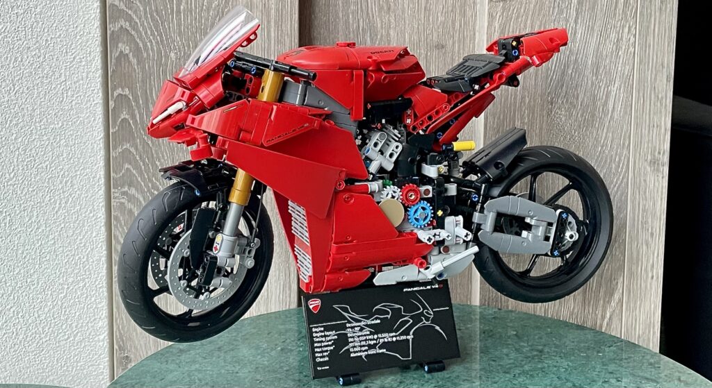 42202 ducati panigale v4 s motorcycle 13