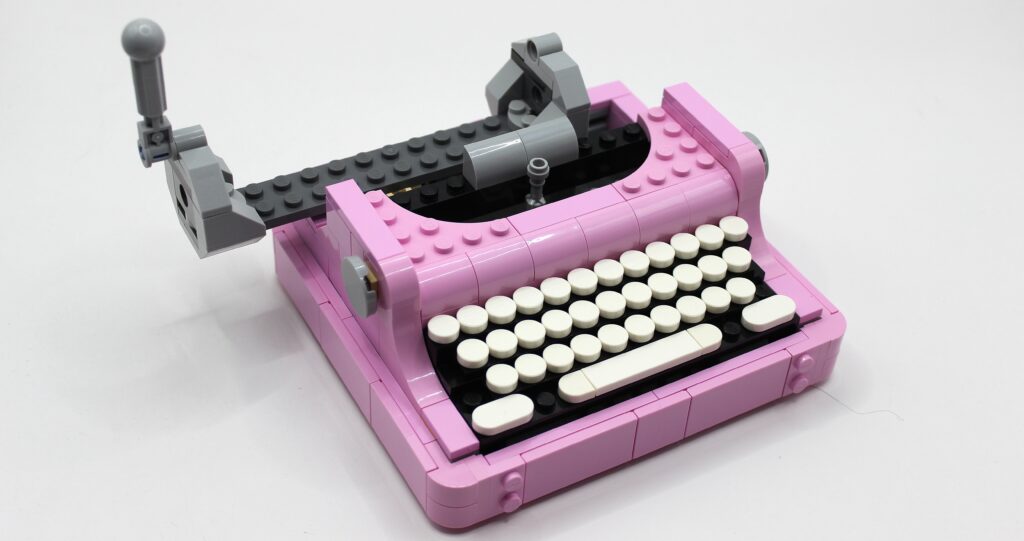 lego 31167 typewriter with flowers 09