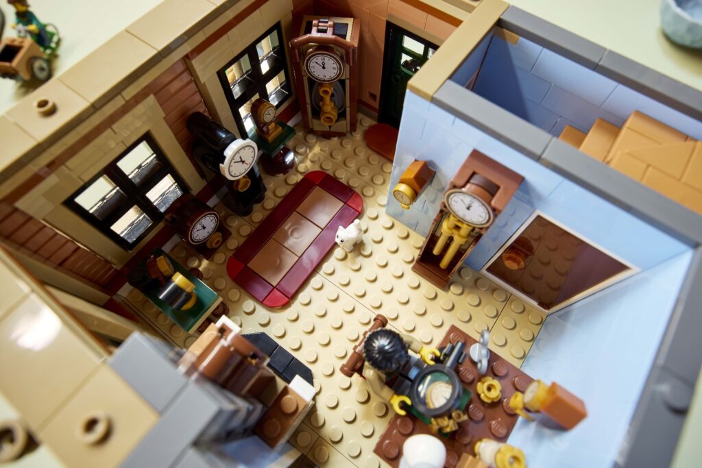 lego icons 10350 tudor corner (11)