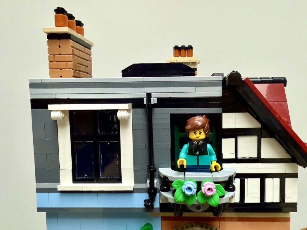 lego icons 10350 tudor corner apartement00002