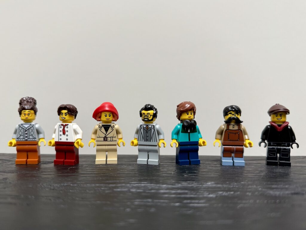 lego icons 10350 tudor corner minifigures00010