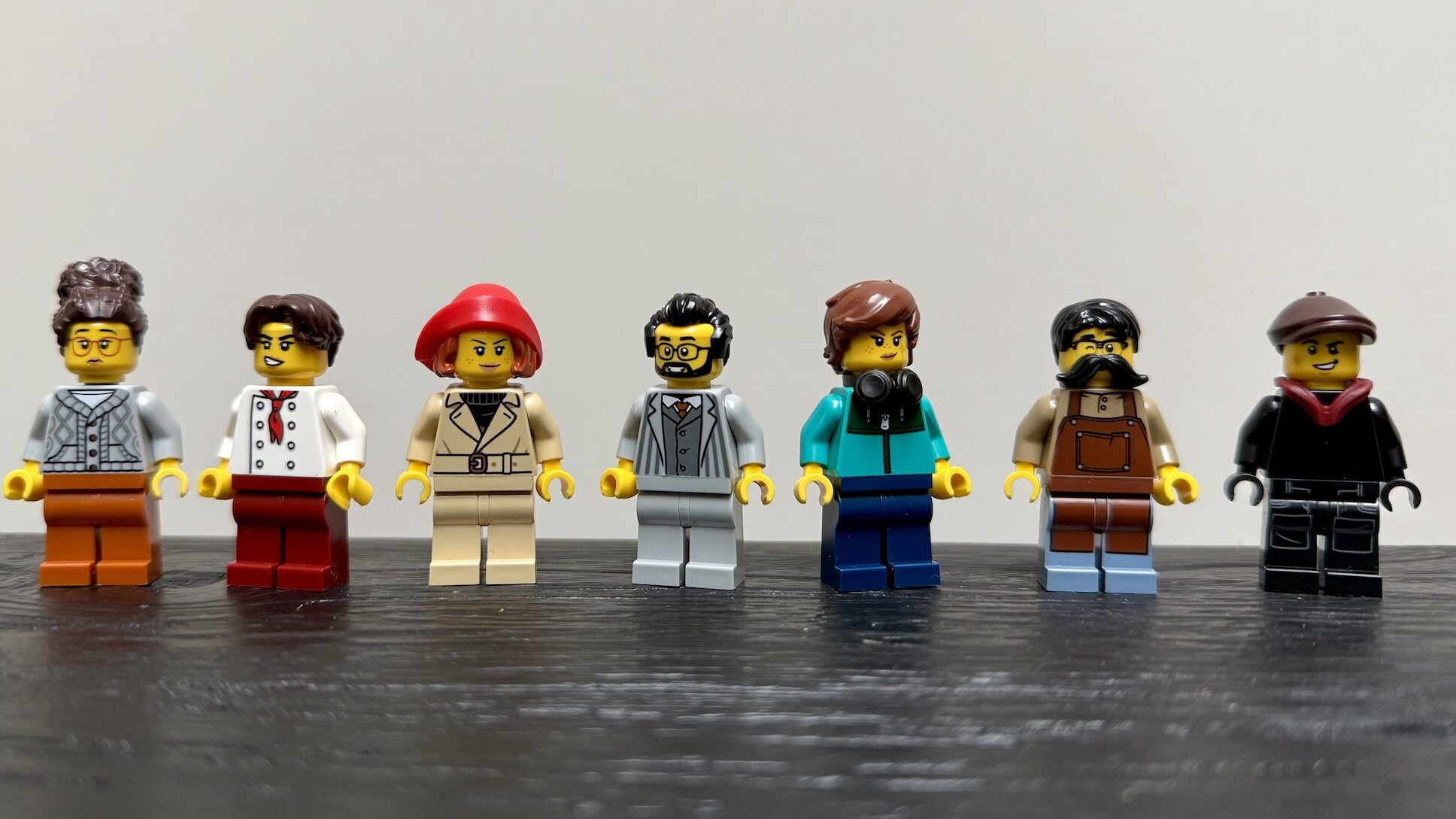 lego icons 10350 tudor corner minifigures00010