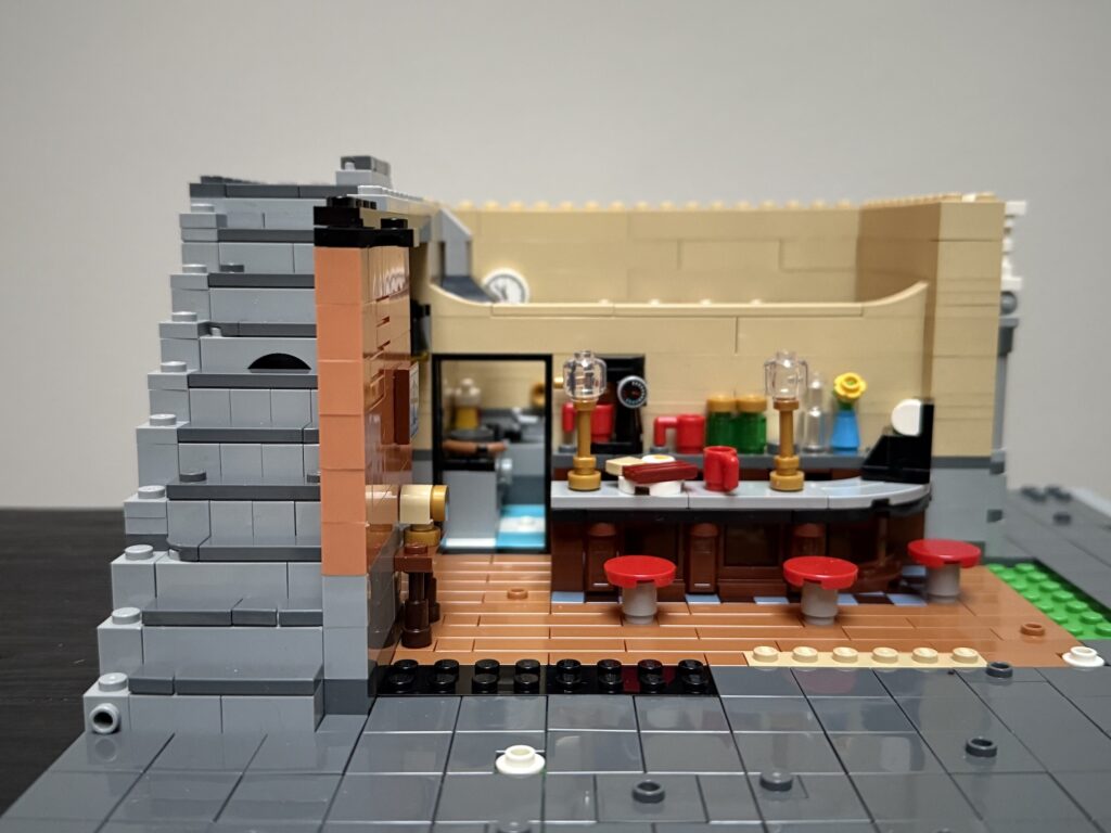 lego icons 10350 tudor corner old guarded inn00002