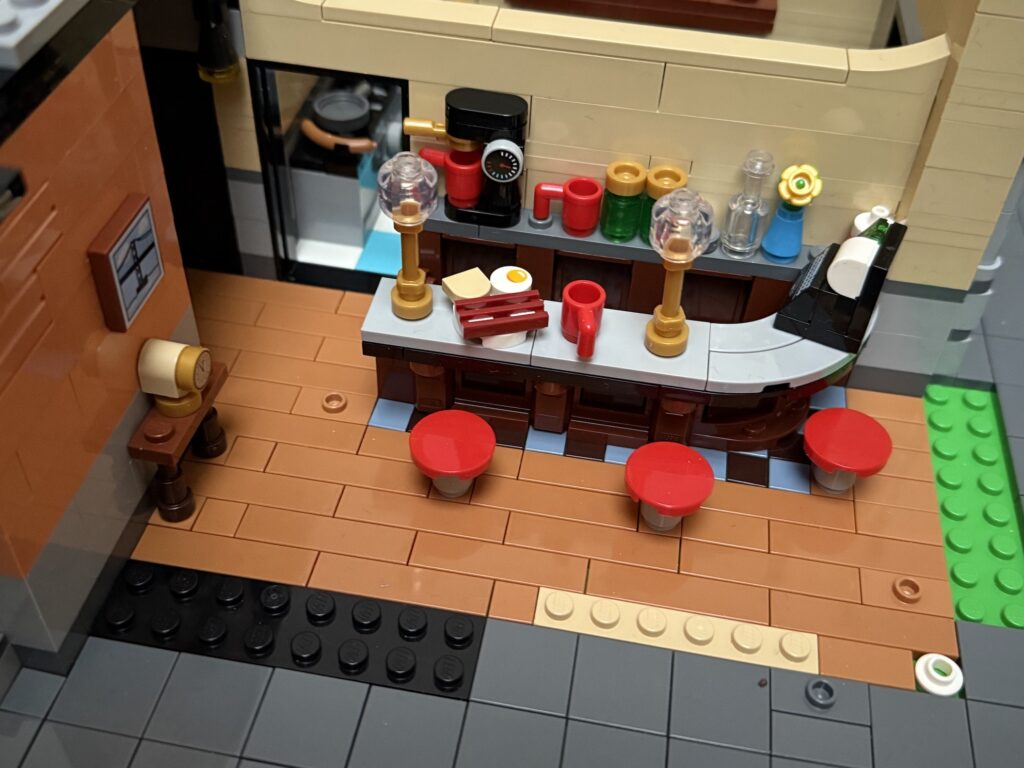 lego icons 10350 tudor corner old guarded inn00003
