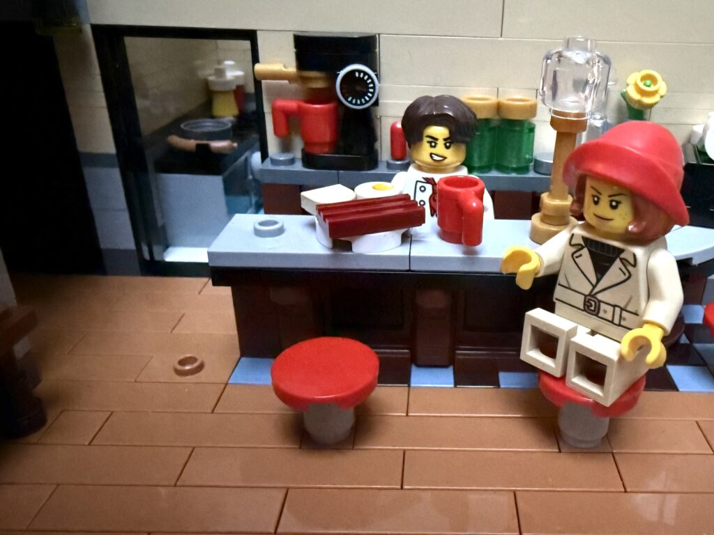 lego icons 10350 tudor corner old guarded inn00010