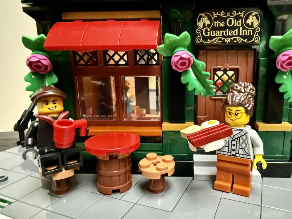lego icons 10350 tudor corner old guarded inn00021