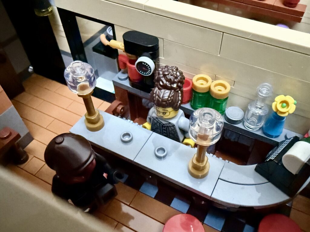lego icons 10350 tudor corner old guarded inn00022