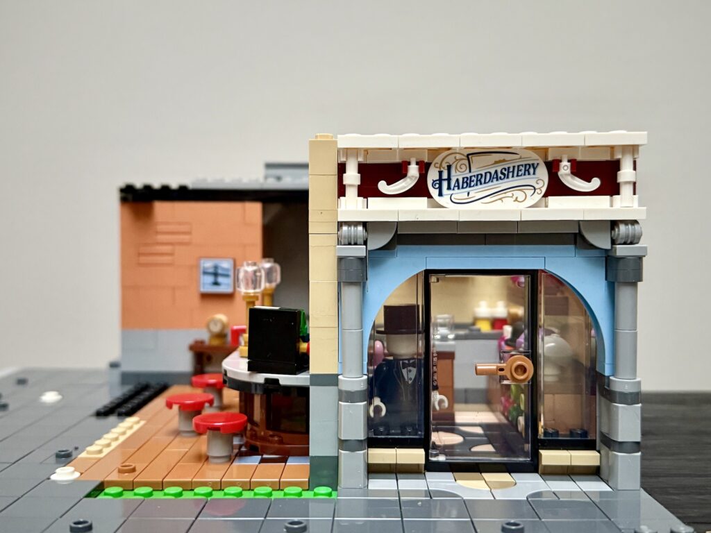 lego icons 10350 tudor corner streetview00002