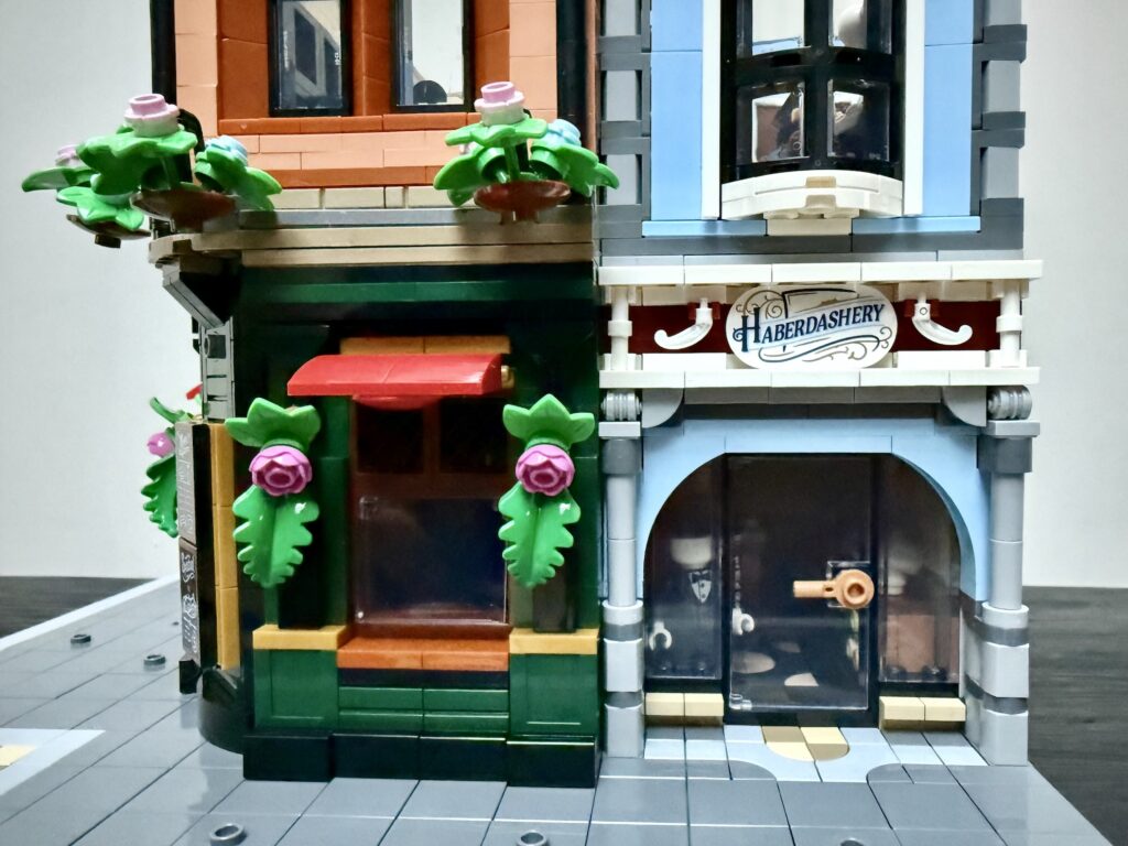 lego icons 10350 tudor corner streetview00006