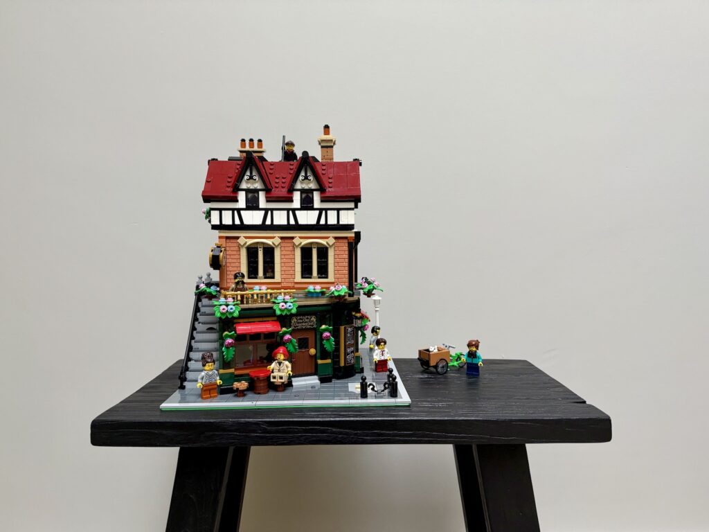 lego icons 10350 tudor corner streetview00009