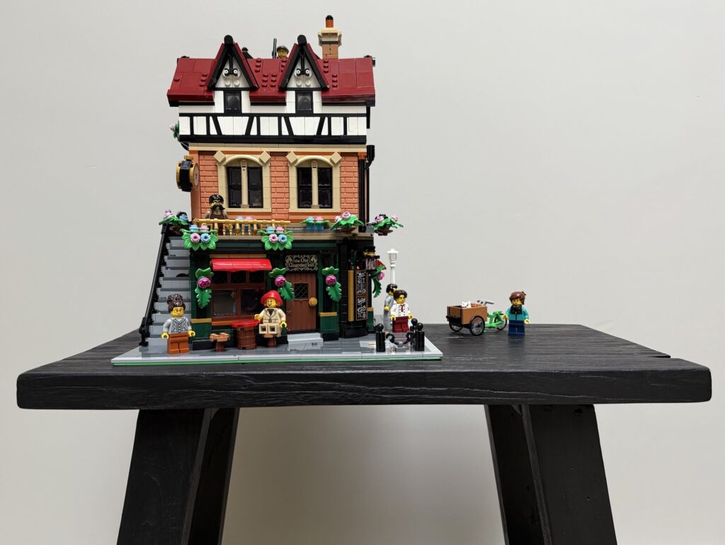 lego icons 10350 tudor corner streetview00010