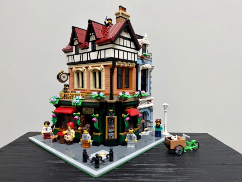 lego icons 10350 tudor corner streetview00012