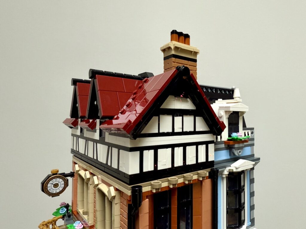 lego icons 10350 tudor corner streetview00018