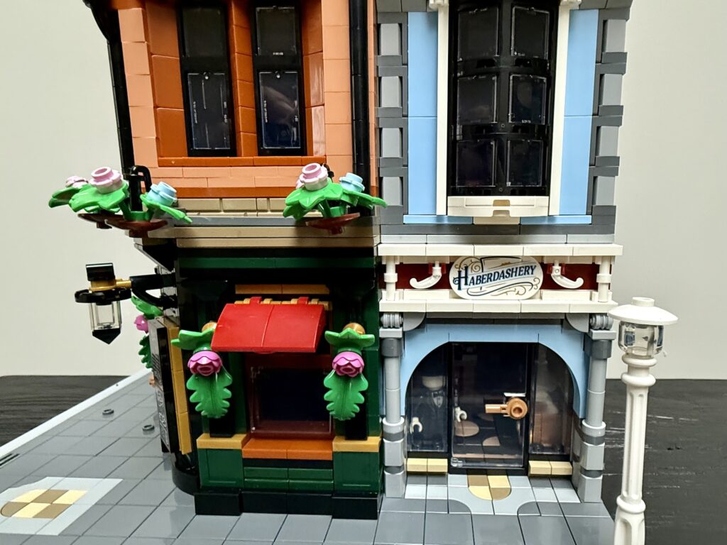lego icons 10350 tudor corner streetview00019
