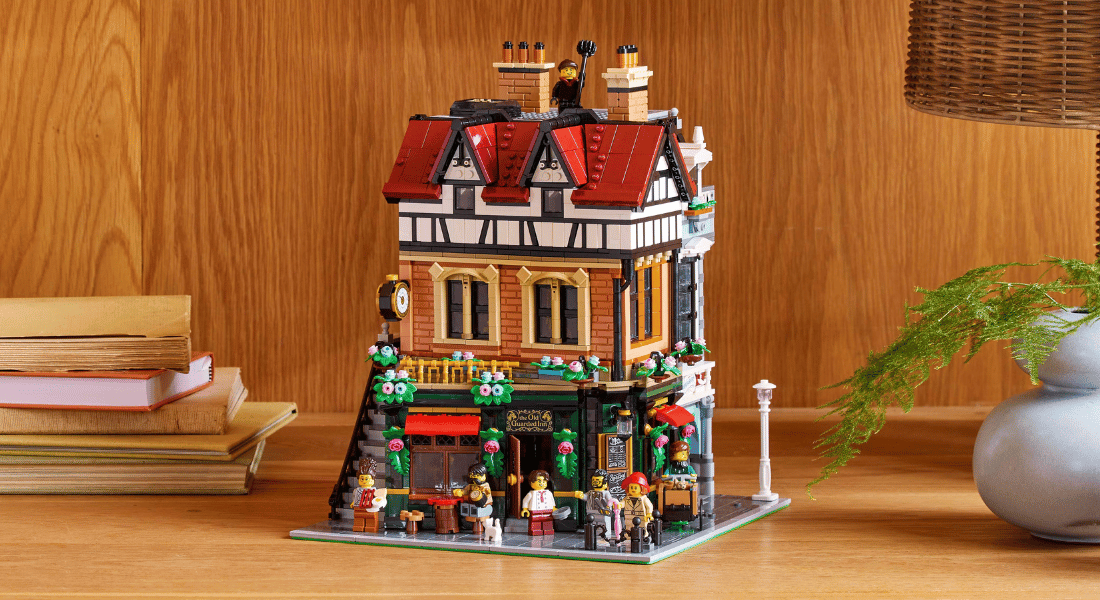 Reis terug naar het Engeland van vroeger met de LEGO Icons 10350 Tudor Corner