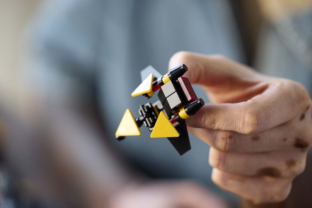 lego icons 10355 blacktron renegade (8)
