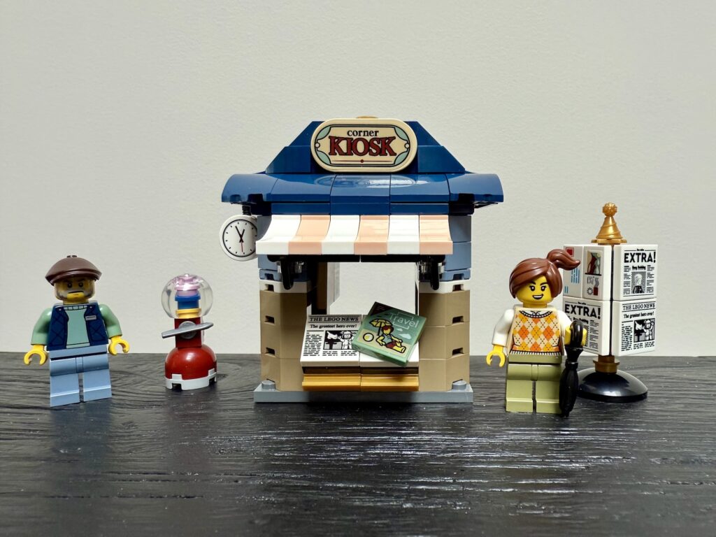 lego icons 40757 corner kiosk00011