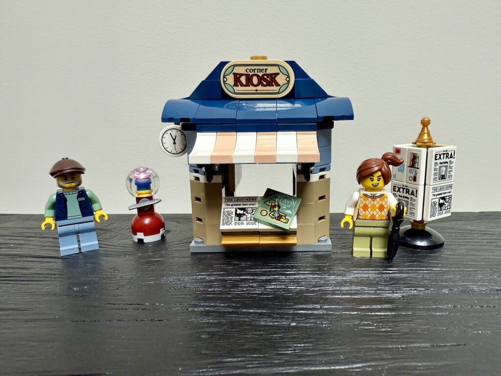 lego icons 40757 corner kiosk00012