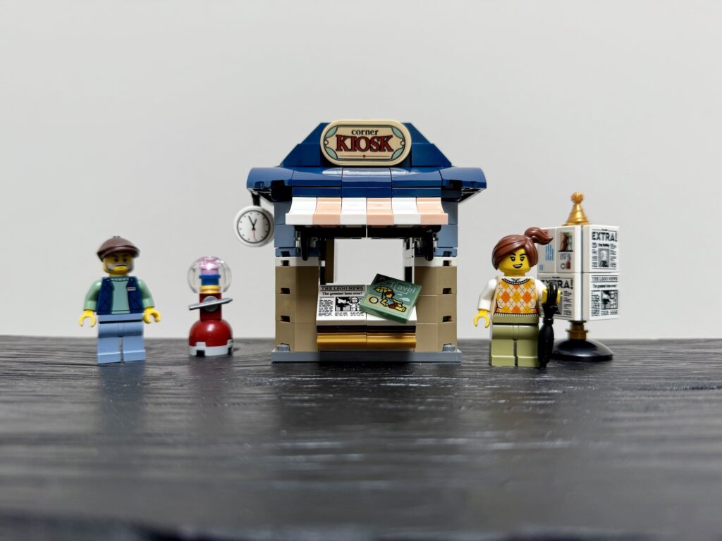 lego icons 40757 corner kiosk00013