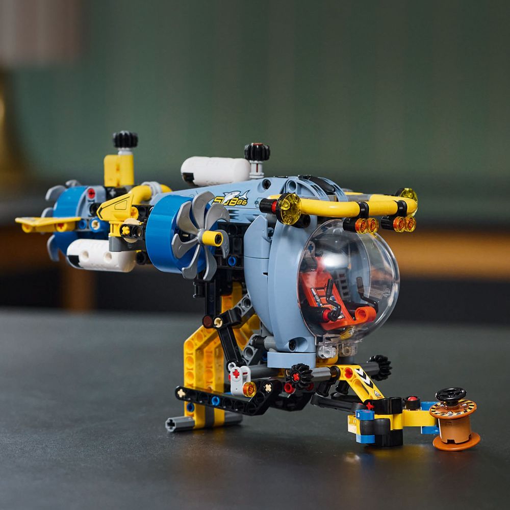 lego technic 42201 deep sea research submarine (2)