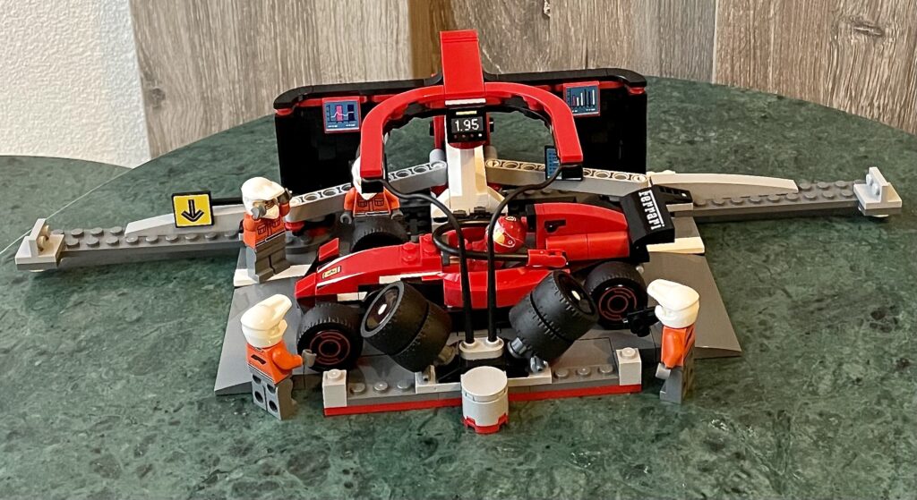 60443 f1 pit stop & pit crew with ferrari car 7