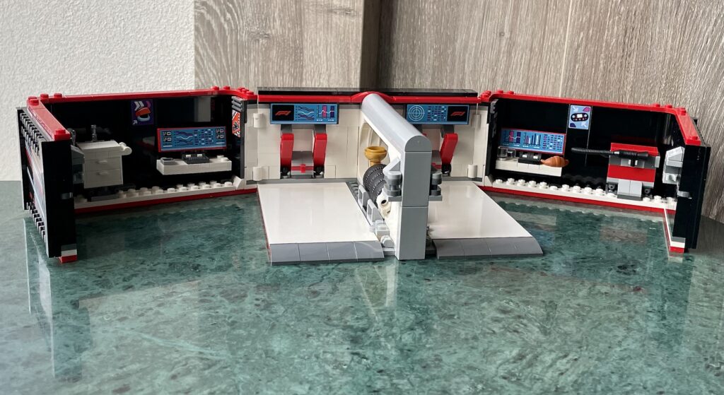 60444 f1 garage & mercedes amg & alpine cars 4