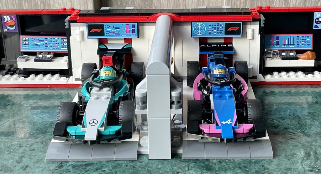 60444 f1 garage & mercedes amg & alpine cars 7