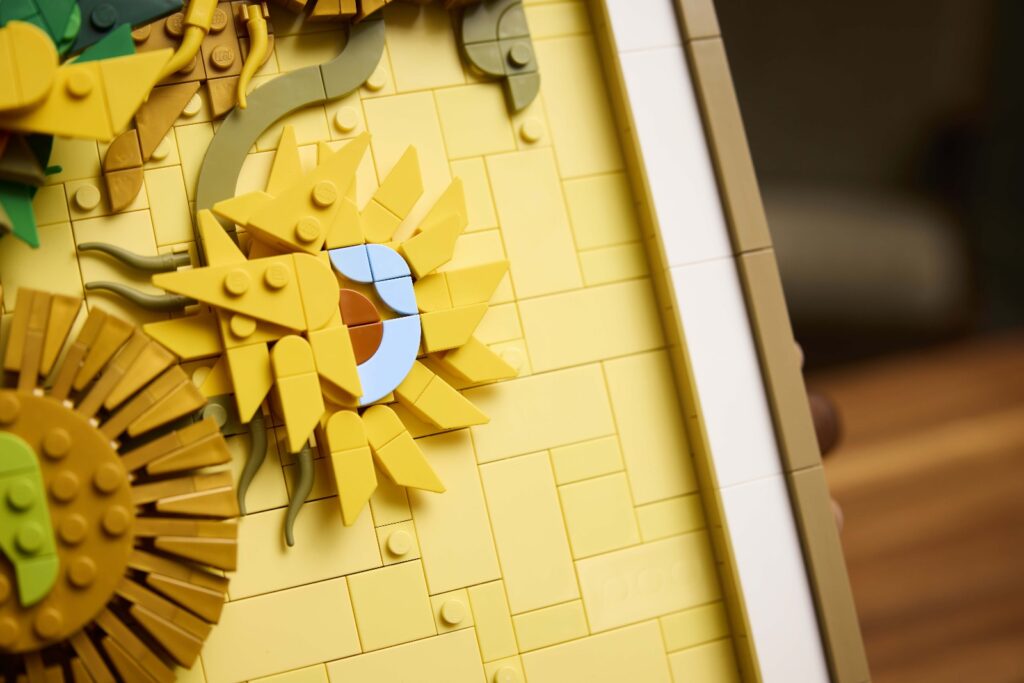 lego art 31215 vincent van gogh sunflowers lifestyle (5)