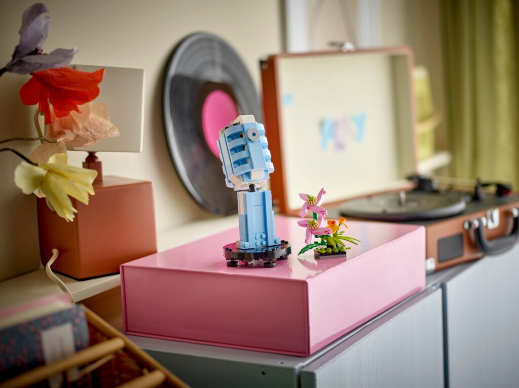 lego creator 31172 player with flowers (2)