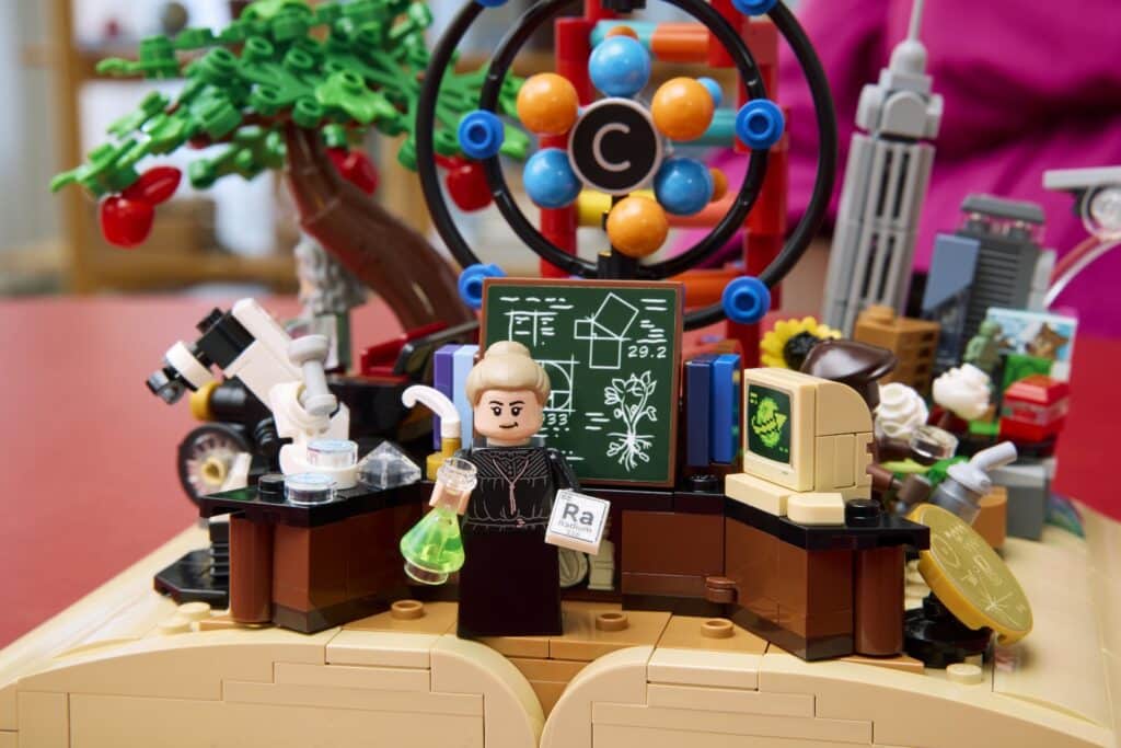 lego ideas 21355 the evolution of stem (11)