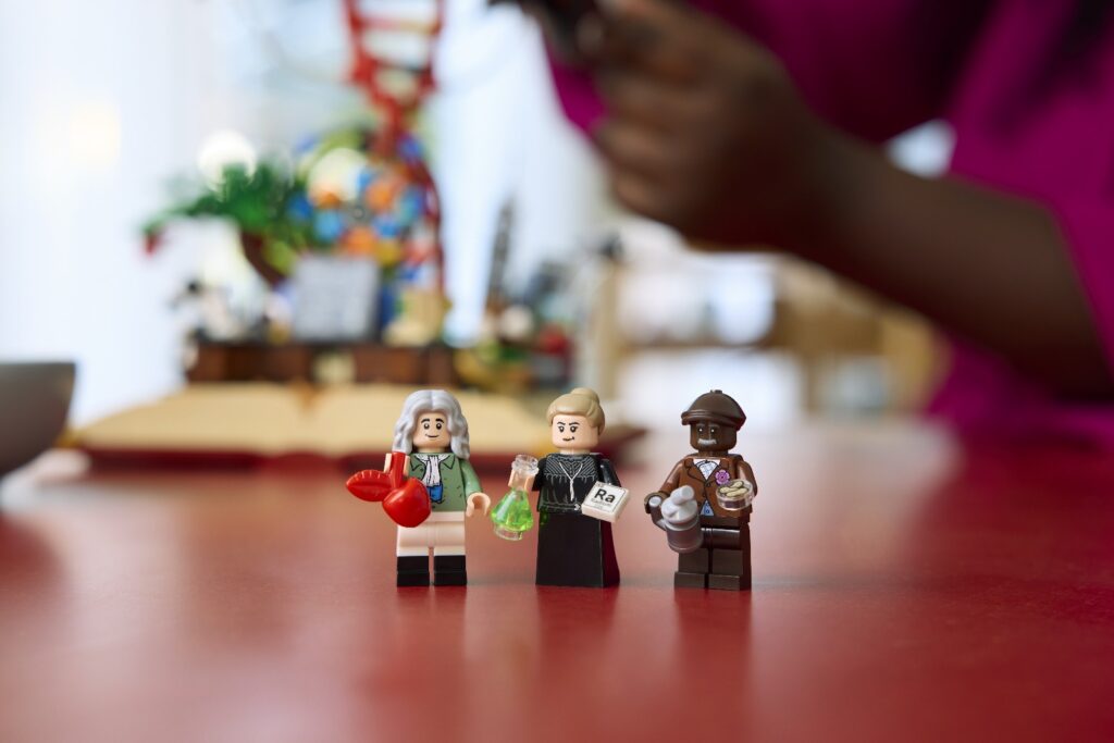 lego ideas 21355 the evolution of stem (8)