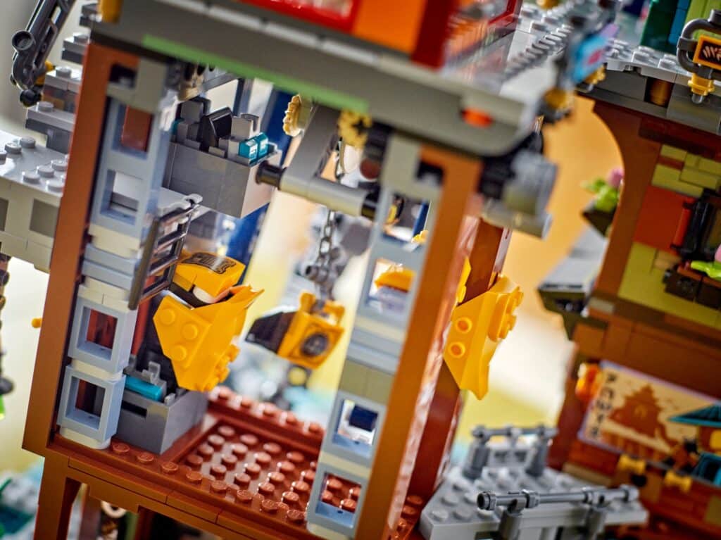 lego ninjago 71837 ninjago city workshops lifestyle (2)
