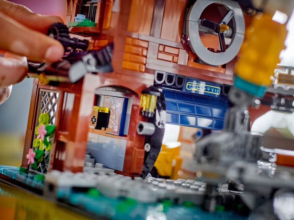 lego ninjago 71837 ninjago city workshops lifestyle (8)