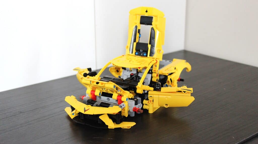 lego 42205 chevrolet corvette stingray 09