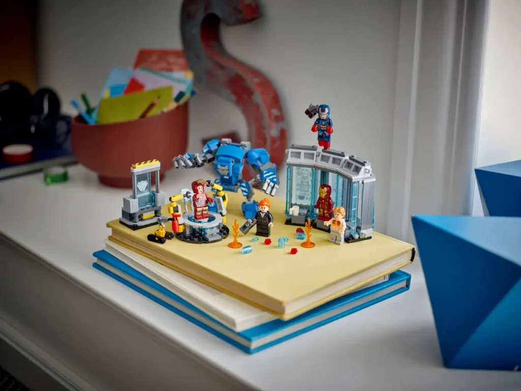 lego marvel 76315 iron man’s laboratory hall of armor (4)