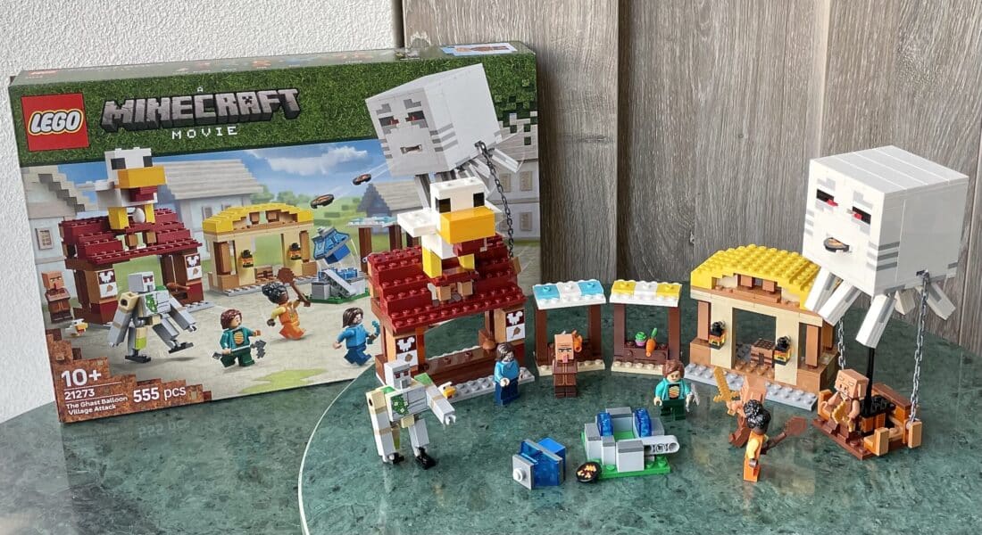 [Review] LEGO Minecraft 21273 The Ghast Balloon Village Attack – Kan Steve de aanval weerstaan?