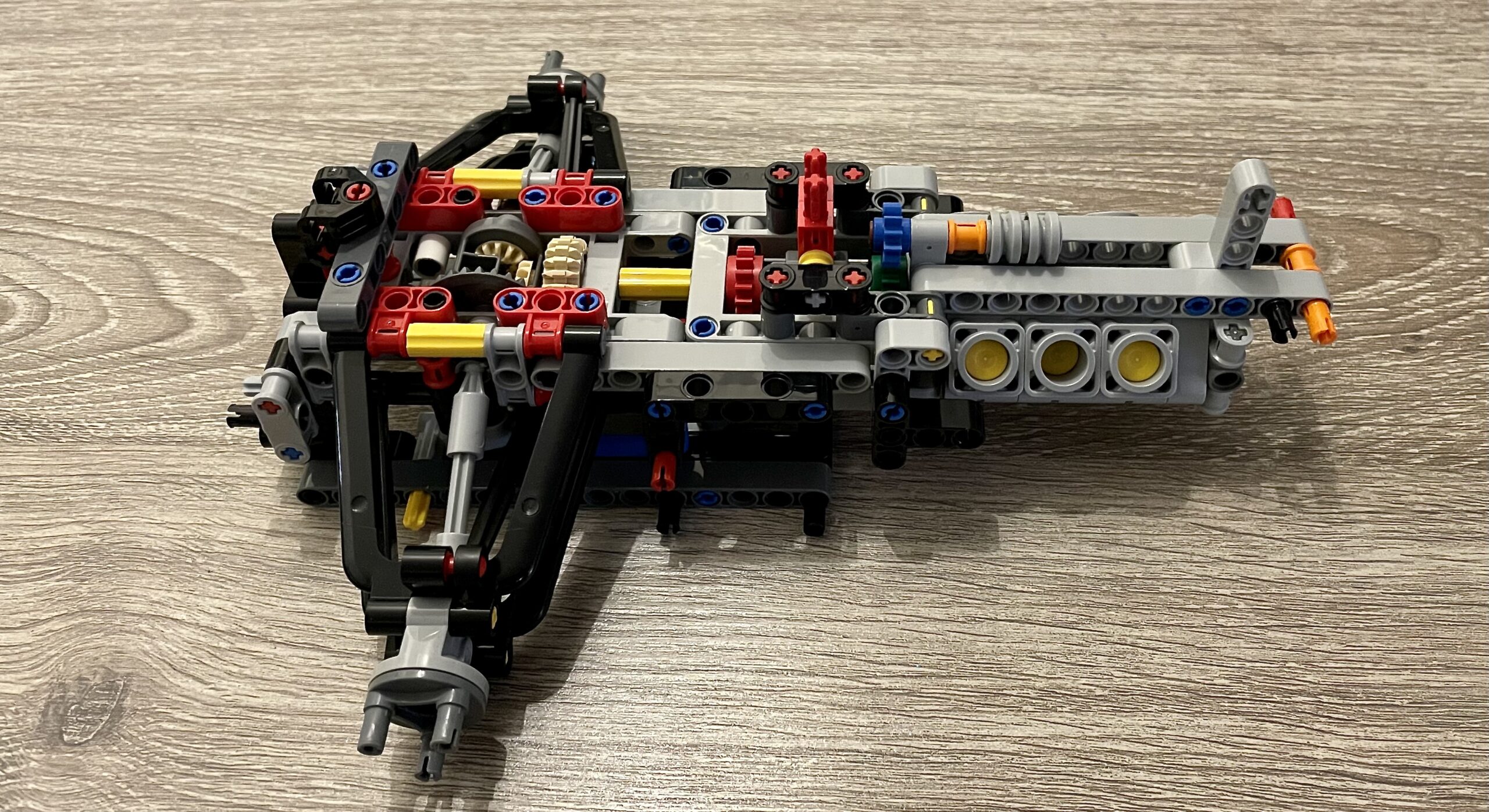 42207 ferrari sf 24 f1 car 3