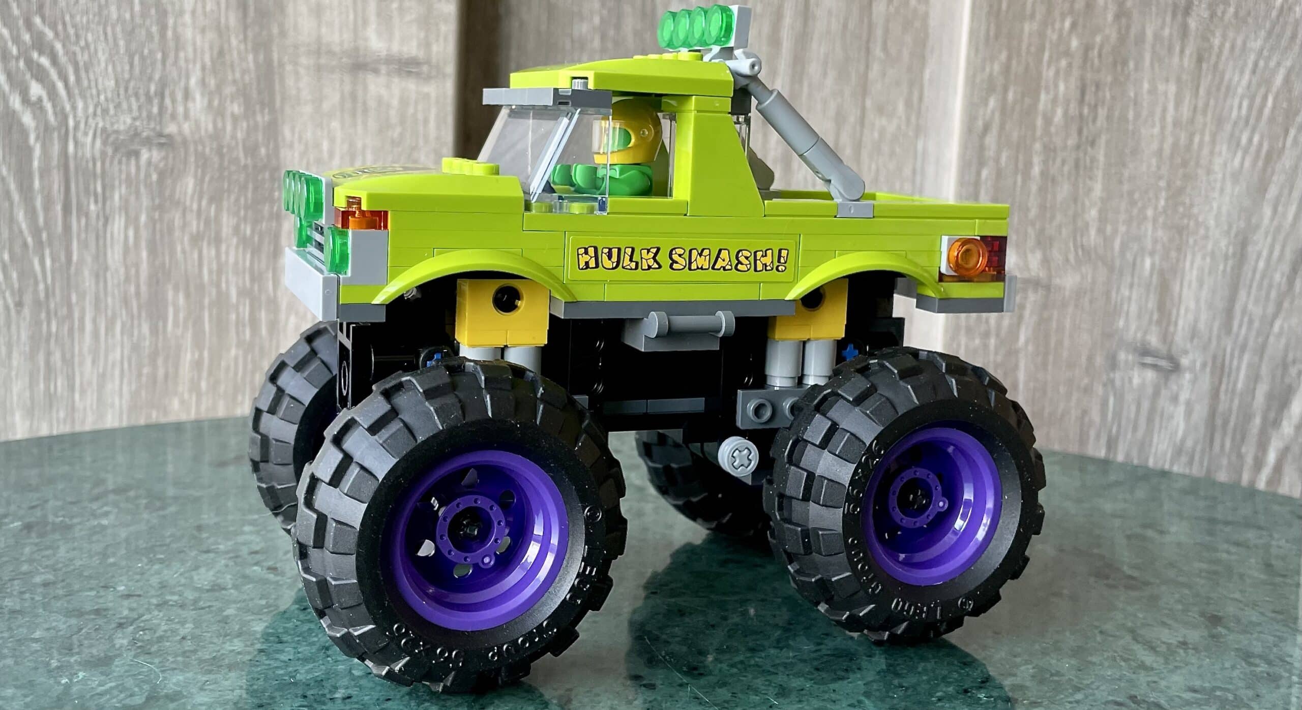 76312 the hulk truck vs. thanos 11