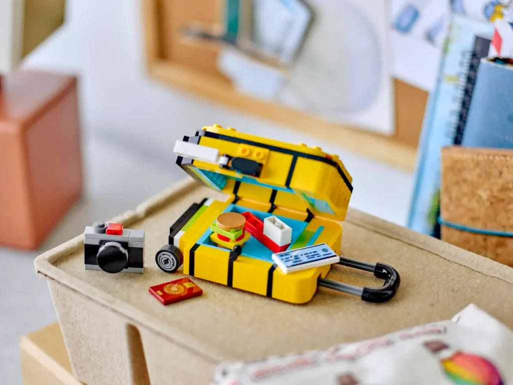lego 40817 yellow travel suitcase (3)